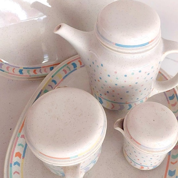 A super unique, and vintage collection of Thomas dinnerware and serving set. - Picture 4 of 4